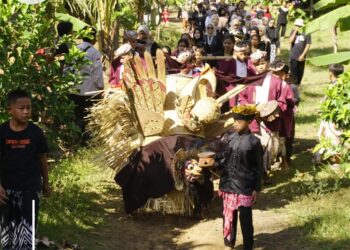 Ngarak-Mapak Sebarong Papring