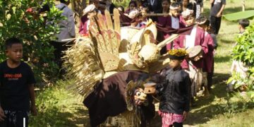 Ngarak-Mapak Sebarong Papring