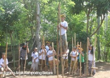 Permainan Egrang atau Dhar Dhar
