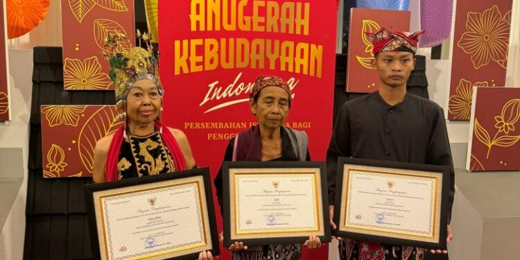 Mak Temuk Raih Penghargaan Maestro Seni Tradisi