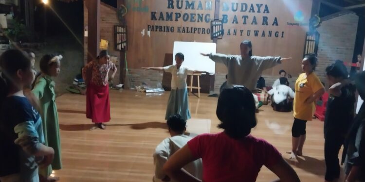 Latihan Tari Dan Musik Tradisional Di Kampoeng Batara